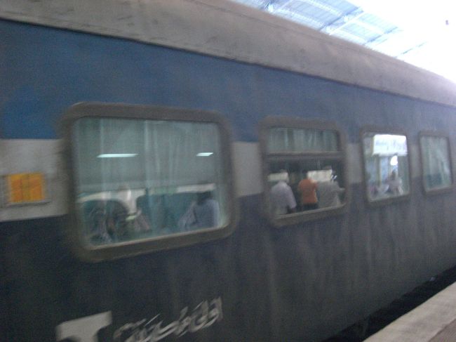 私たちが乗る列車。<br />ちょっとはきれい？あんまり変わらない・・・？