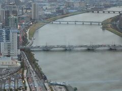 昭和4年架橋　重要文化財　『萬代橋』が見えます。
