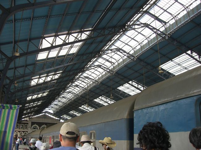 アレキサンドリア・マスル駅に到着〜<br />あれ？どっかでみたような駅・・・