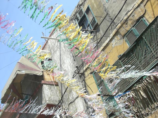 ラマダンの飾り物。<br />ガイドのさぶちゃんは小さい頃よく作ってたそうです。しかも上手だったらしい。