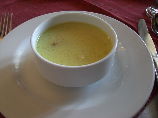 お昼はATENOUSにて。<br />シーフードスープ。<br />しょっぱいのにももう慣れてきた。