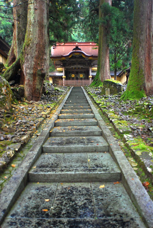 有名な勅使門。<br /><br />よくポスターになったり、スケッチの場所になったりする。