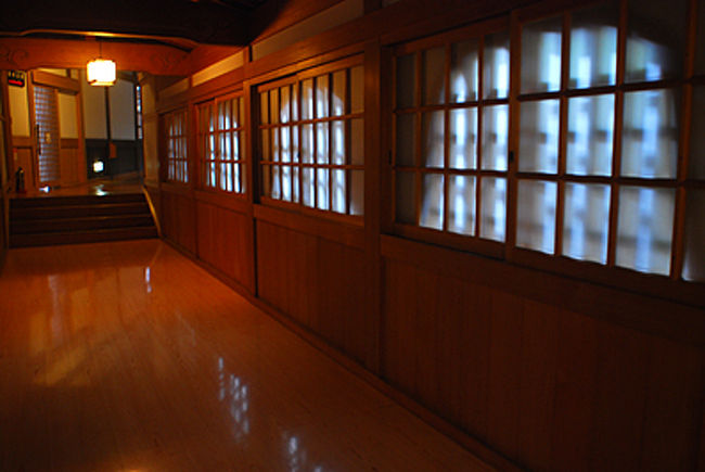 永平寺内の廊下。<br /><br />このお寺は、どこでも写真を撮っていい。<br />(ただし、修行僧は撮影禁止)