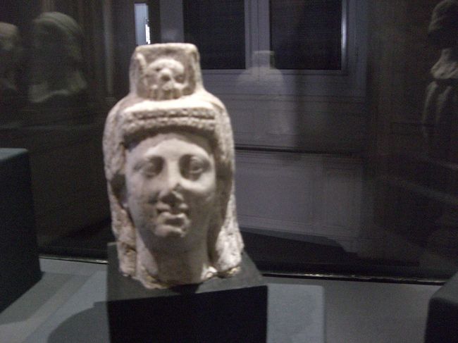 唯一現在拝むことができるというクレオパトラの頭部。<br /><br />美人だったのかな〜