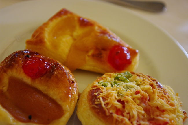 今日の朝食も、宿泊したピラミサ・イシス・アイランドにてバイキング。<br /><br />さすが高級ホテル。パンもバラエティー豊富です。