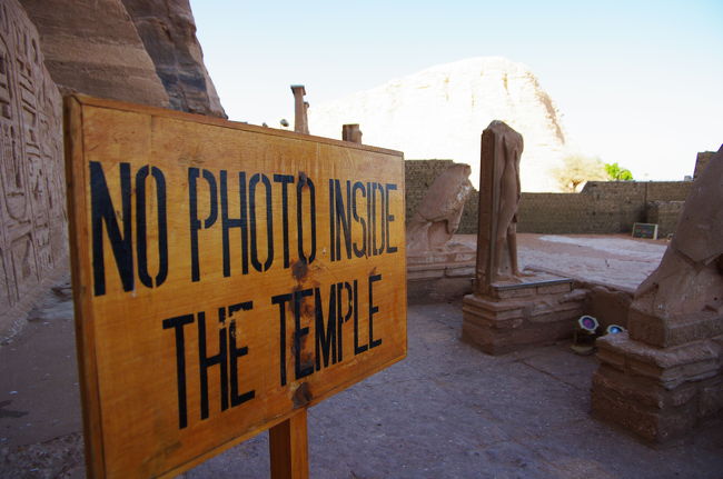 現在は、神殿内は撮影禁止です。<br /><br />残念！<br /><br />でも、中の警備員さんにバクシーシで、なんとでもなる、という噂も（汗）