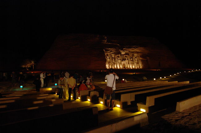 こちらは小神殿。