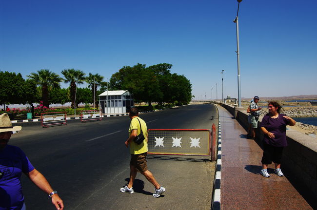 アスワンハイダムの上はこんな感じです。
