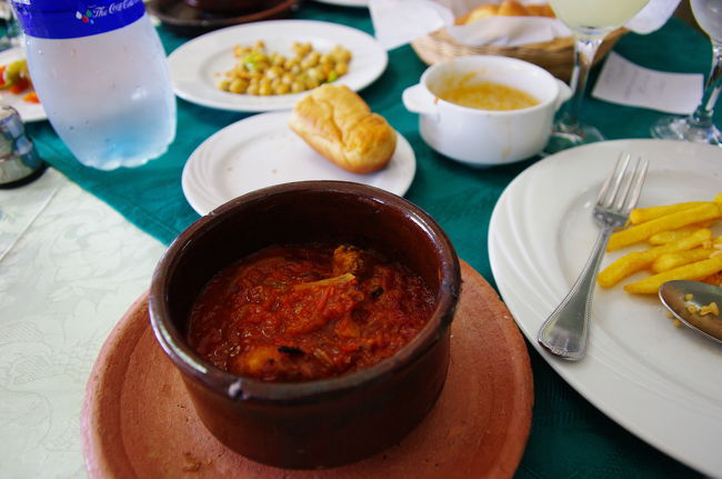 今日の昼食は、アスワンのレストランでタジンという魚料理。<br /><br />なかなか美味なり。