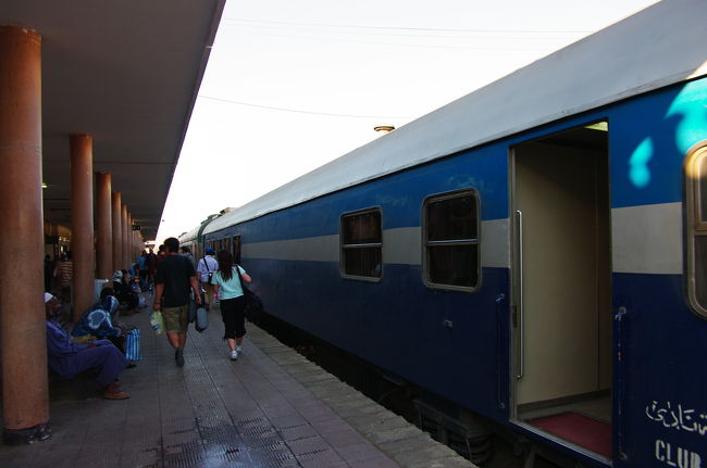 僕にとっては、人生初の寝台列車！<br /><br />ナイルエクスプレスにいよいよ乗り込みます。