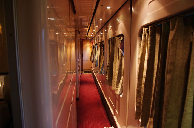 ナイルエクスプレス車内から、おはようございます。<br />通路もなかなかきれいですよ。