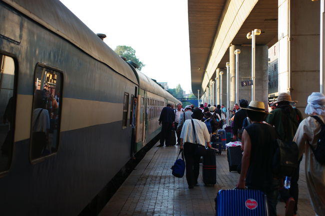 午前6時30分。ギザ駅到着！