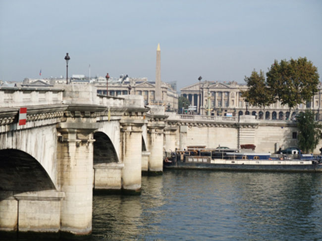 オルセー美術館に向かってます。<br />天気よくて散歩日和。
