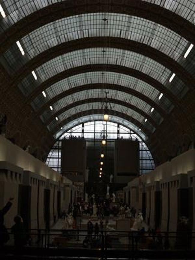 オルセー美術館内部。<br /><br /><br />すかっとあいてて、気持ちいい空間。