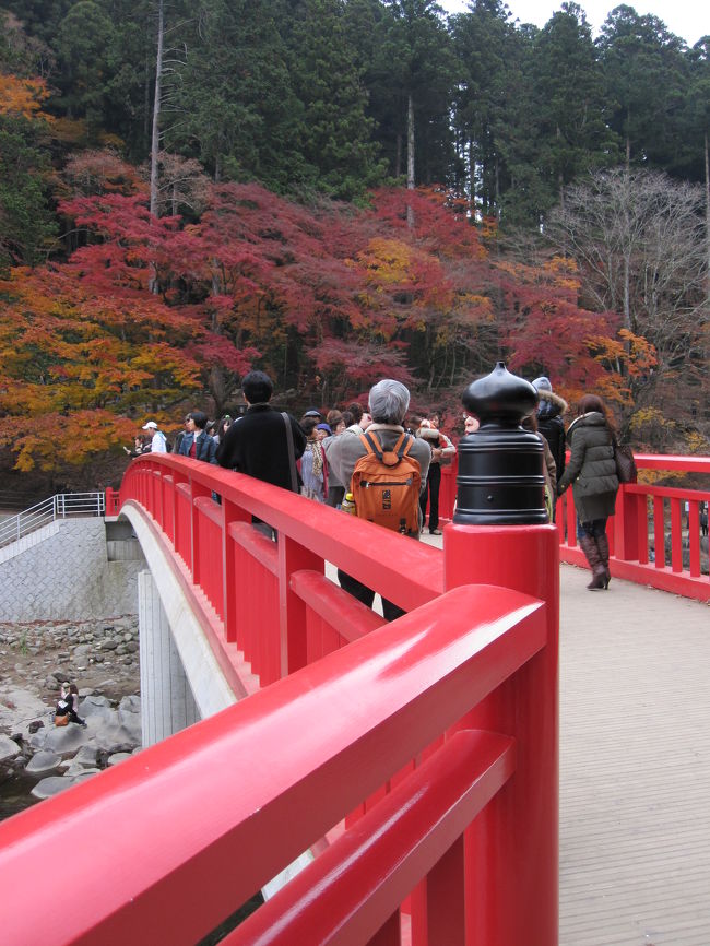 お昼過ぎだった為か、道は空いていました。香嵐渓は、混んでいました。