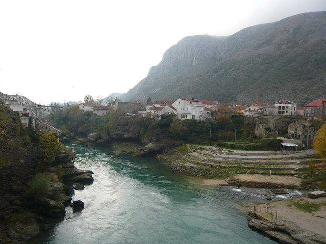 モスタルの橋から、１枚。