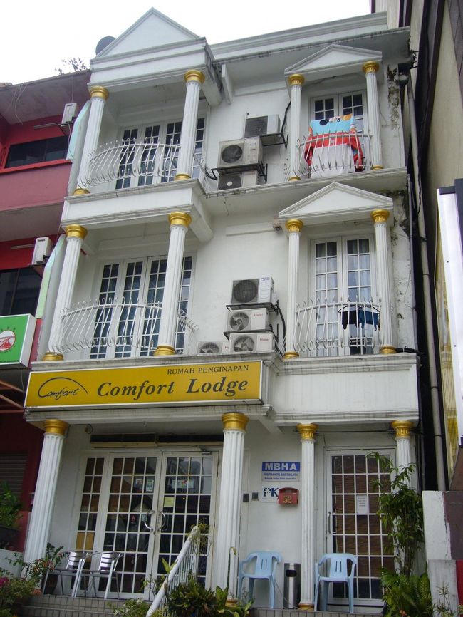 読書→お茶→読書…を繰り返して、眠さ限界100％。<br />手頃な宿を探して、チェックイン。<br />今夜の寝床は、ここComfort Lodgeに決定！