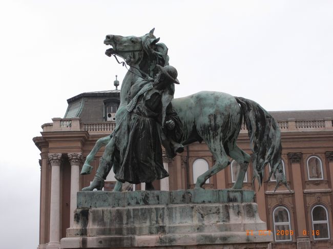 こんな銅像がてんこ盛りでした。<br />解説を読む時間が無くて残念とりあえず明るいうちに、回り切ろう！！！