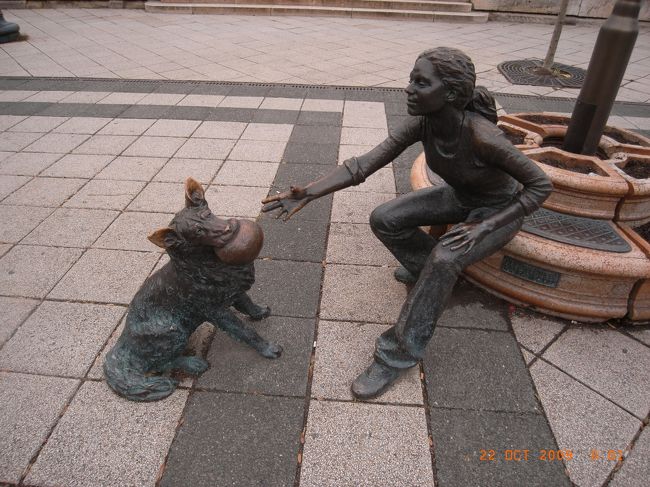 街の中にもこんな銅像があちこちにあります