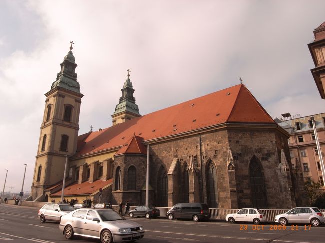 Last Spart<br />やっと青空が。<br />ドナウ川沿いの建物