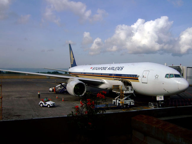 この飛行機でトランジット先のシンガポールへ。