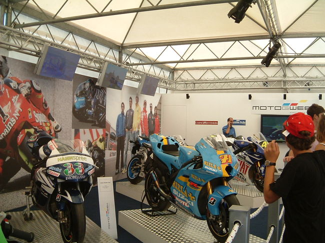 バイクが展示してありました。