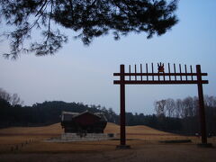 【健陵】

夕方なので人影は疎ら。

