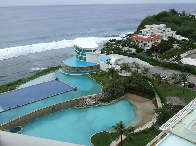 ベランダからの眺め。<br />かわいいチャペルが見えます。<br />なかなか良い眺めです。