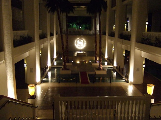 予約をしてホテルへ戻ってきました。<br /><br />グアム到着後初の食事はホテル内にある『ザプレジデント』です。<br />日本から予約していきました。<br />シェラトンのHPより予約できます。