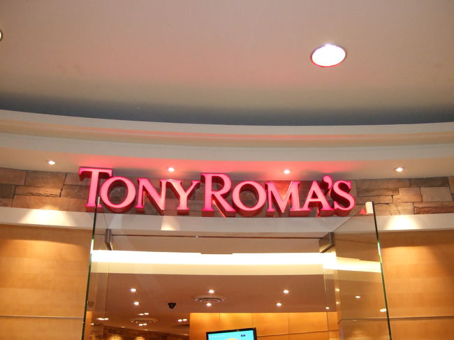 夕食はお祭りの屋台で食べるつもりでしたが、すごい人とシステムがよくわからず…<br />おいしいと聞いていたロイヤルオーキッドのトニーローマへ歩いて向かいました。<br />予約してなかったですが、すんなりとは入れました。<br />ラッキーだったかも。