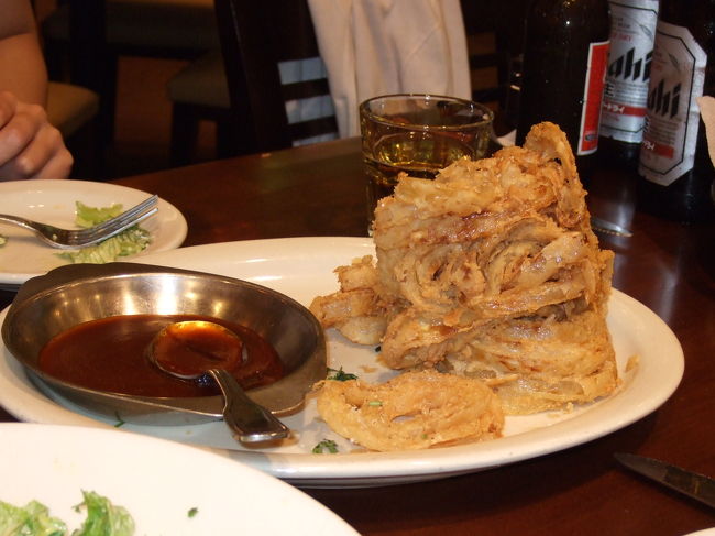 オニオンフライ。<br />これ、かなり好きです☆☆☆<br />私好み♪<br /><br />思えば、この時の食事がこの旅が初めてのアメリカンな食事です。<br />