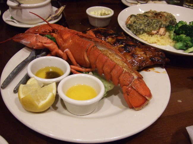 ロブスターとリブステーキ。<br />肉食べれないのでロブスター独り占めしました。<br />うま〜〜〜〜〜〜〜！！！！<br />なんておいしいの。<br />この店、私好みです！！<br />レモンしぼって、横のソース（何か分からないんですけど…）につけて。。<br />むちゃくちゃおいしかったです。<br />爪までしっかりいただきました。<br />手がべたべたになっちゃいましたけど（笑）