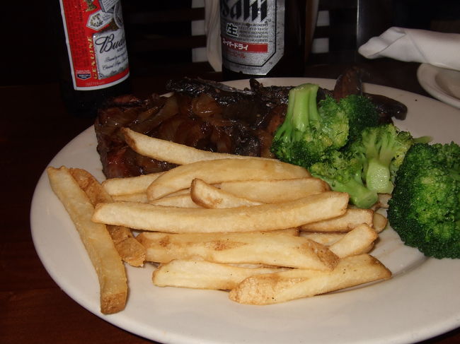 ステーキ。焼き加減ももちろん指定できます。<br />これもおいしかったようです。<br />これも付け合わせのポテトが選べます。<br /><br />全部揃ったとき、『頼みすぎた〜』と話していたのですが、終わってみたらすべて完食！！<br />この店は大正解でした！<br /><br />