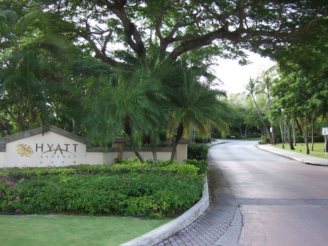 天気がよいので歩いて移動します。<br />ハイアットを撮ってみました。<br /><br />ここ、シェラトンと迷ったんですがスイートは少し予算オーバーでした…