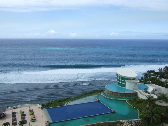 部屋に戻り、最後の荷造り。<br />バスのピックアップは14時10分でチェックアウトは14時でした。<br /><br /><br />最後に部屋からもう一度風景。<br />目に焼き付けてきました。<br />この天気…初日からだったらなぁ。。。