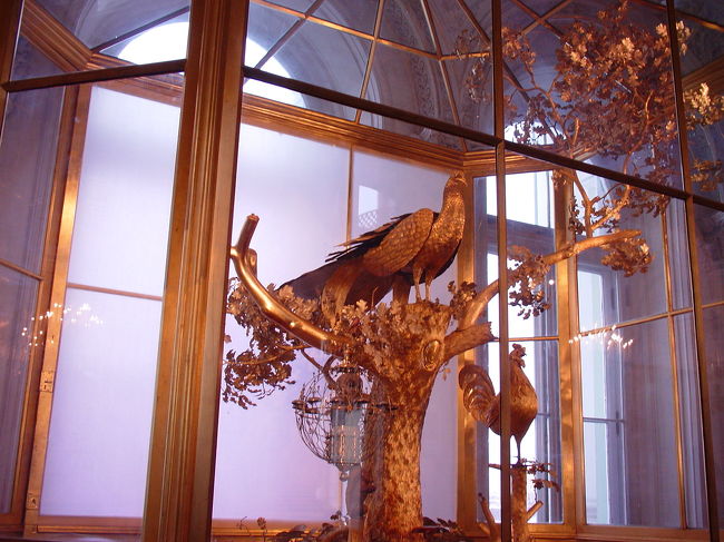 パヴリンの仕掛け時計<br /><br />エカテリーナ2世がポチョムキン将軍に贈った仕掛け時計<br />パヴリン（孔雀座）