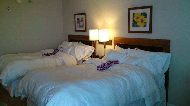 お部屋内です。前回泊まったヒルトンのカリアタワーに比べると、若干部屋が小さいような気もしましたが、問題なし！ただちょっと、ホテル全体が古い？気にならない程度だけど。カーペットとかちょっと汚れてたかも。