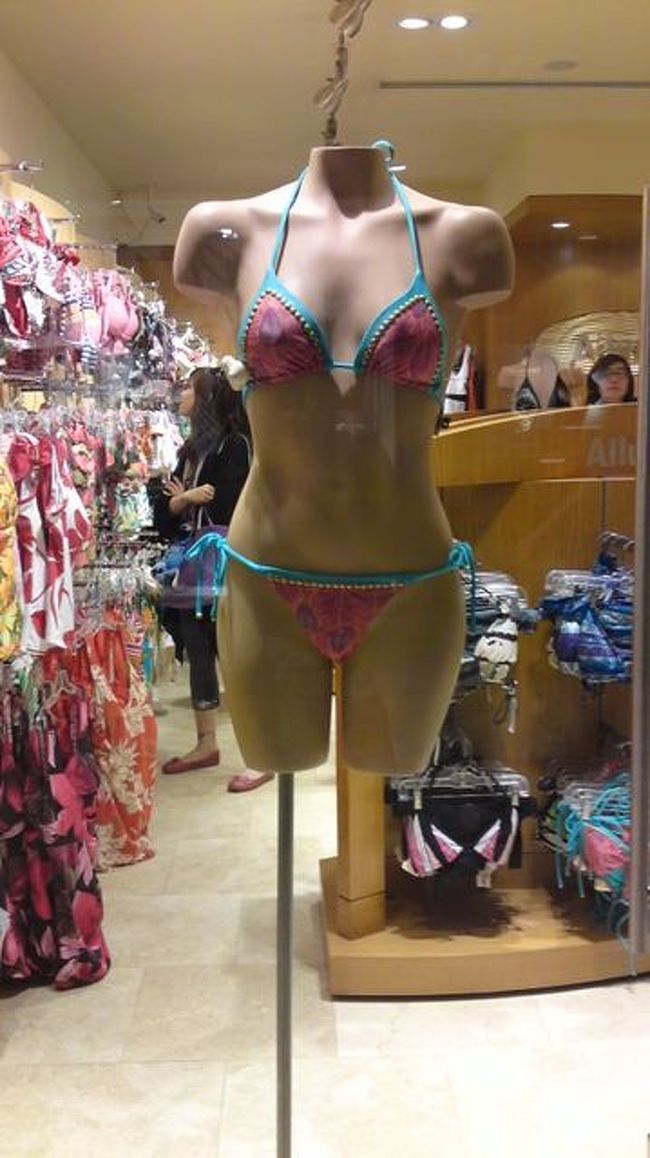 この水着がめーーっちゃ欲しくて。。（笑）滞在中、ずっと迷ってたけど、結局買わなかった（笑）買わんで良かったわ、こんな生地の面積小さいの（笑）