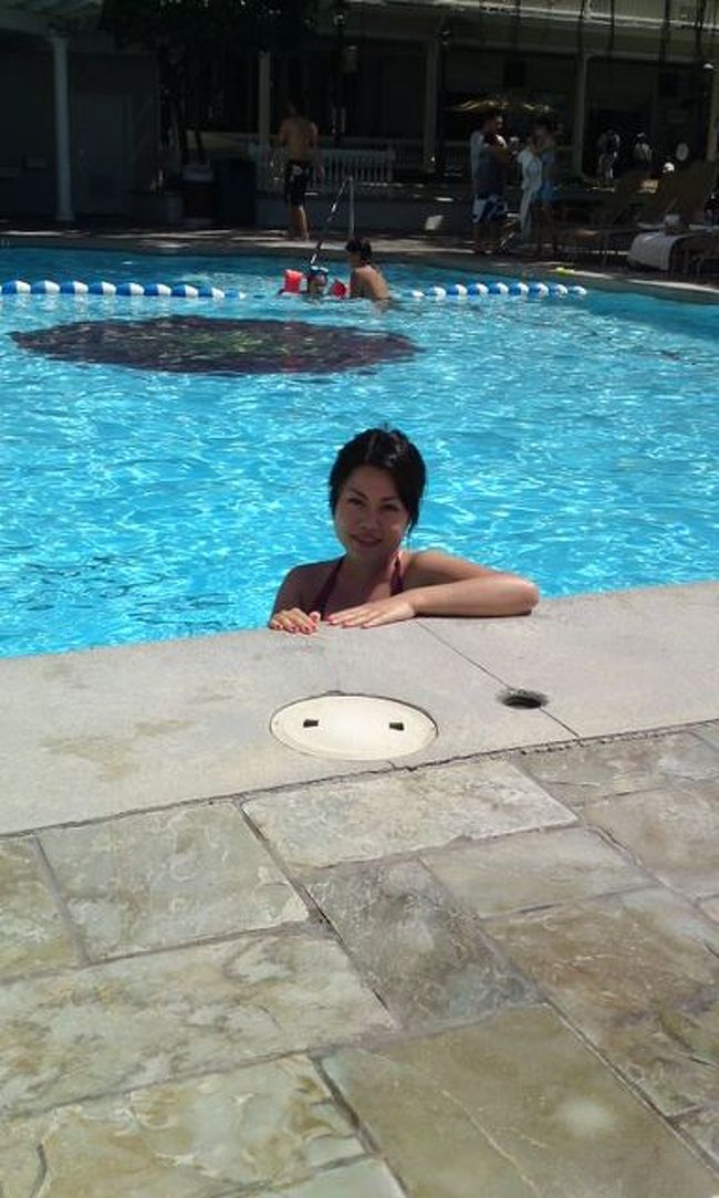 朝食後は、ホテルのプールでごーろごろ。<br />ごーろごろ→プールでクールダウン→ごーろごろ→クールダウン　の繰りかえし♡最高だ〜