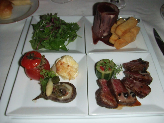 コースにしたと思います。これ、メイン！フィレ肉のステーキかな？？