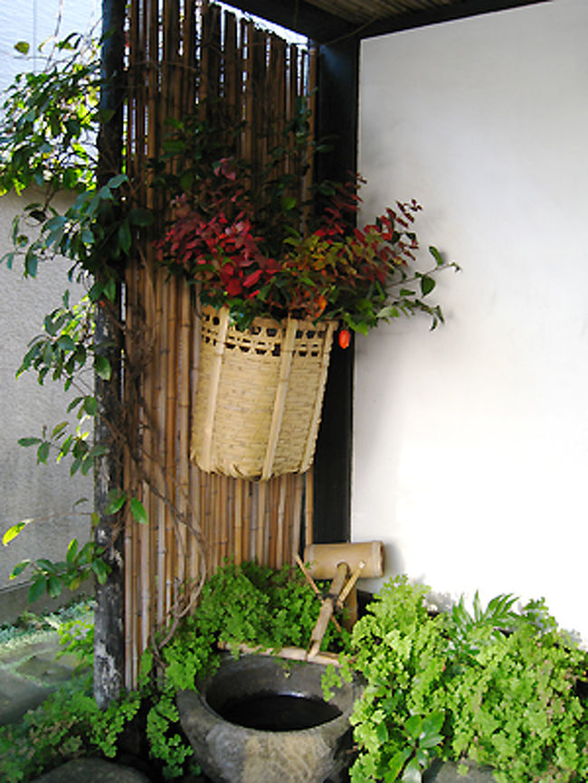 東慶寺の裏の店？の入り口。