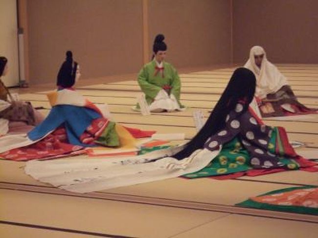 めっちゃリアル（笑）<br /><br />どーせならこの中に混じって写真を撮りたかったが。。。勿論、立ち入り禁止（笑）<br /><br />帰りに百人一首の本を購入して帰りました♡<br /><br />トロッコの時間の関係で、40分程度しか居られなかったけど、多分ここ、無制限に遊べる！！！<br />また今度ゆっくり遊びに来よ〜〜！