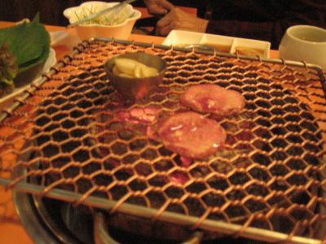 初日の夕食はお気に入りの焼肉やさん。<br />このお店は３度目です。<br />店長さんが感じがよく、お肉も美味しいので迷わずいくのですが、今回は店長さんが不在だったせいか、サービスがイマイチ。<br />次は別のお店にしようかなあ。