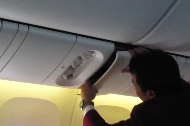 三人がかりで奮闘！　　なかなかうまく押し込めない。　かなりの時間　頑張りました。