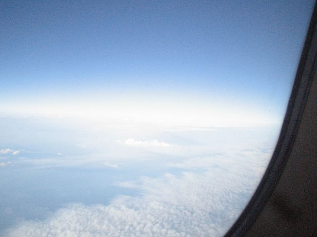 ソウルを発つ時。<br /><br />楽しいひと時、思い出をありがとう。<br /><br />またすぐ来たいな。<br />きれいな雲海を見ながら思います。