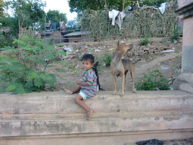 お寺の周りには、結構人が住んでる。