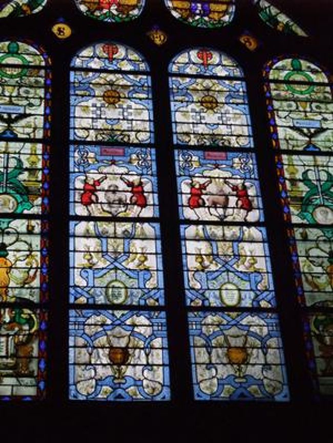 ステンドグラスきれい。