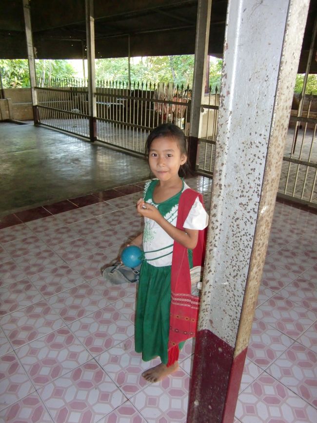 階段をエッチラホッチラ登ってるとついてくる女の子。