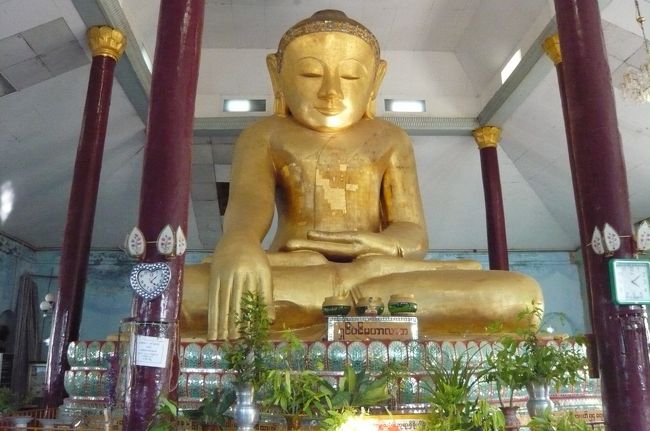 シンビンマハラバン寺院の　漆塗りの仏像　高さ６Ｍ　幅５Ｍで、竹で出来ていて　中は空洞、背後から、中を見られました（係りの小母さんが　鍵を開けて）