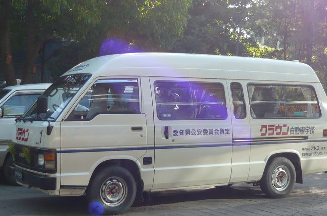 こちらでは　日本の中古車がそのまま利用されています。　この車　利用した事のある人が見たら、懐かしいでしょうねー